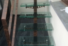 escalier marche en verre